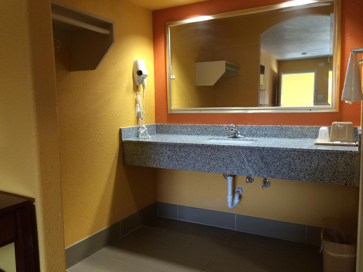 Select Inn And Suites Houston Esterno foto